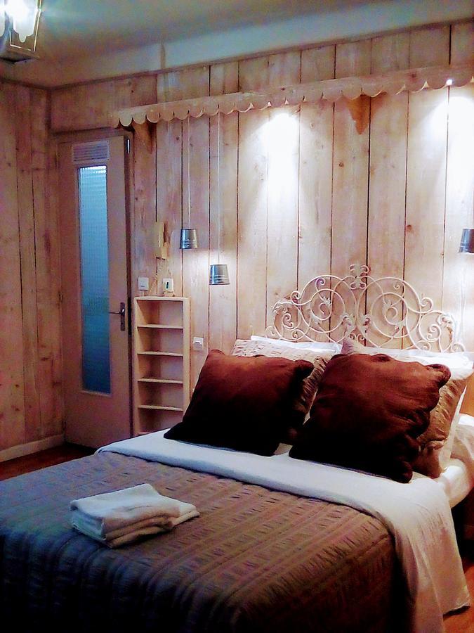 Гостевой дом La Mirabelle-Casteil Country House Экстерьер фото