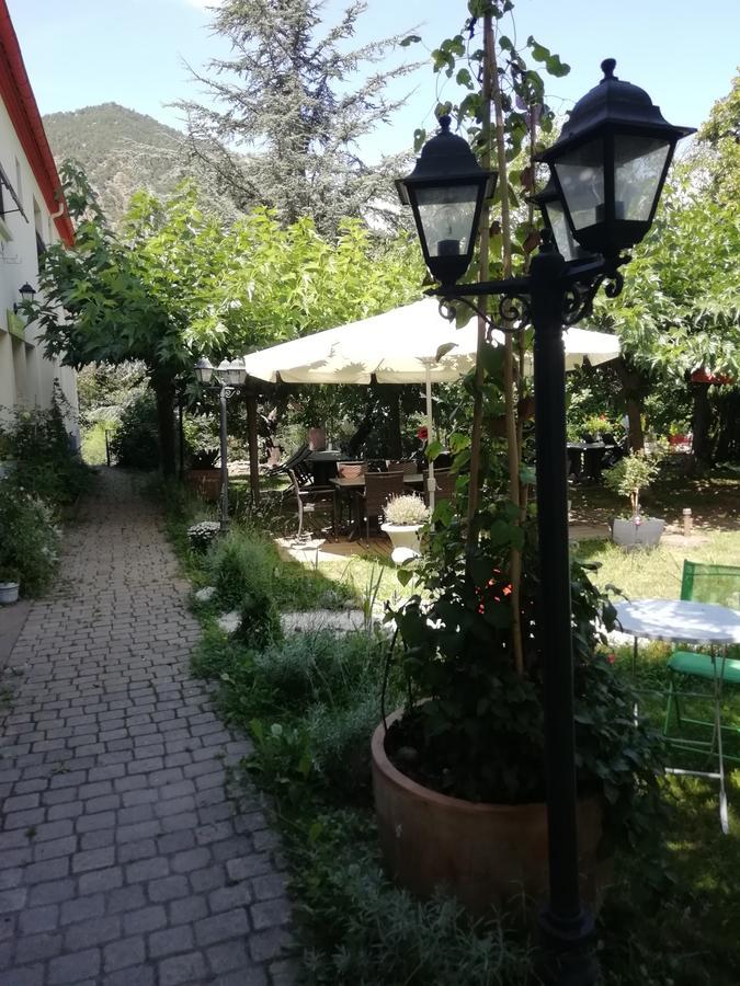 Гостевой дом La Mirabelle-Casteil Country House Экстерьер фото