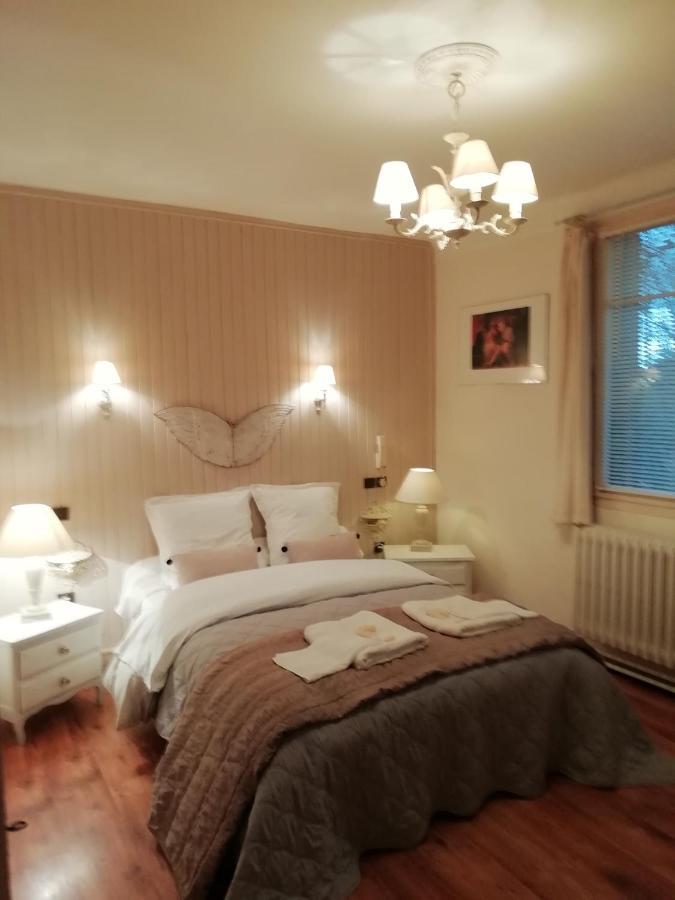 Гостевой дом La Mirabelle-Casteil Country House Экстерьер фото